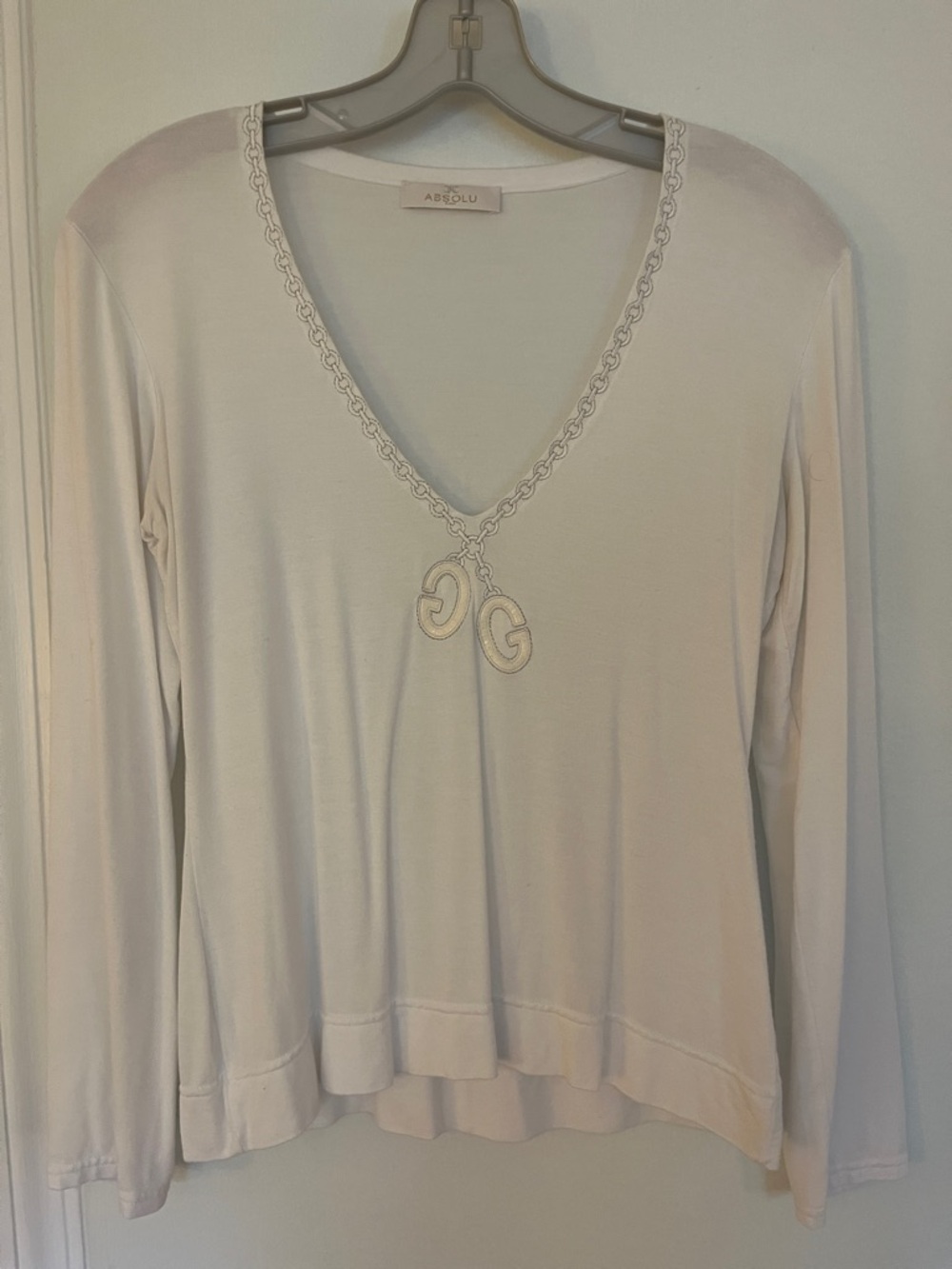 Absolu Cream V-Neck Long Sleeve Top with Chain Charm Detail